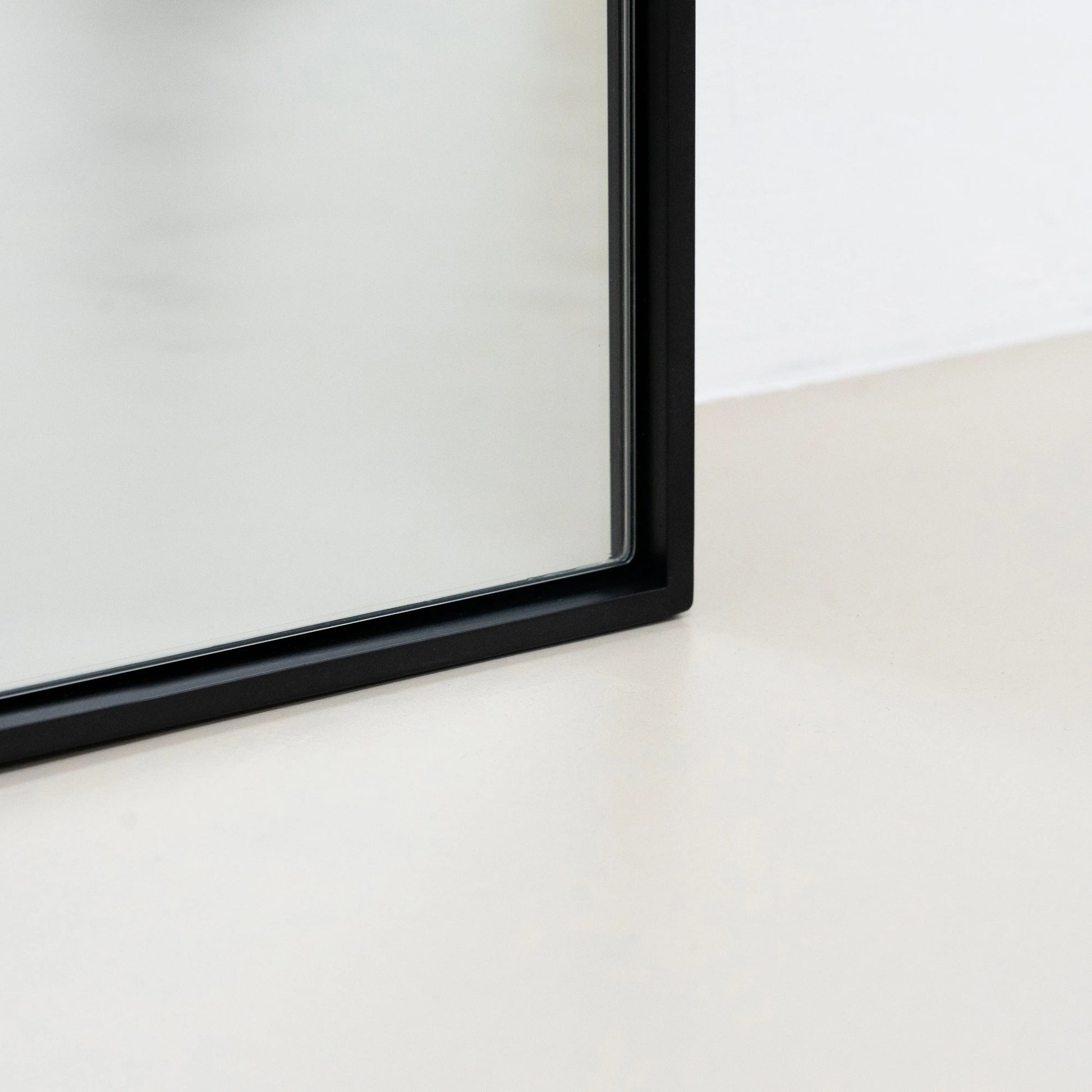 Theo Modern Industrial Full-Length Mirror - Matte Black Metal Frame (200 x 100 cm) Spiegel Weltt