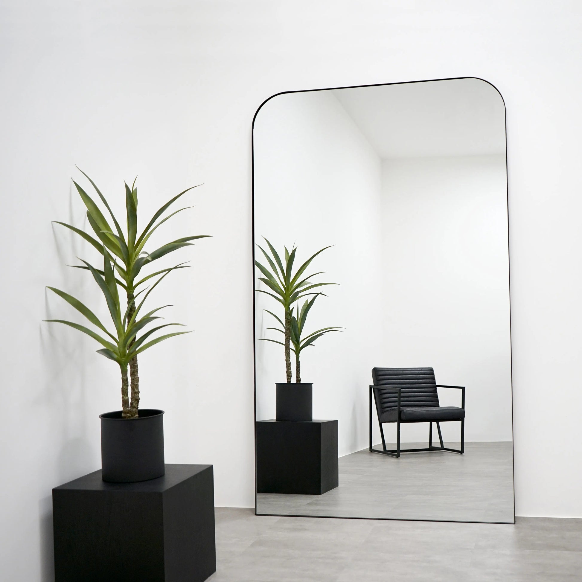 Theo XXL Arched Floor Mirror - Matte Black Metal Frame - 200 x 120 cm Spiegel Weltt